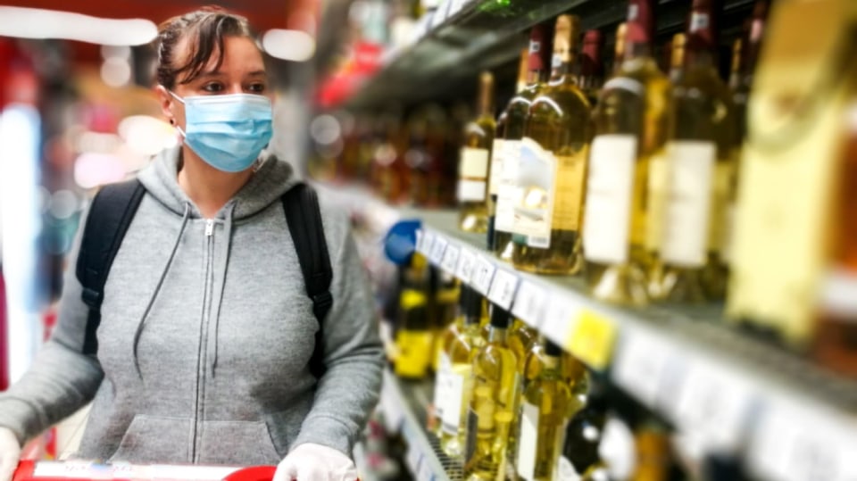 Koronavirus vs. alkohol? Marná bitva...